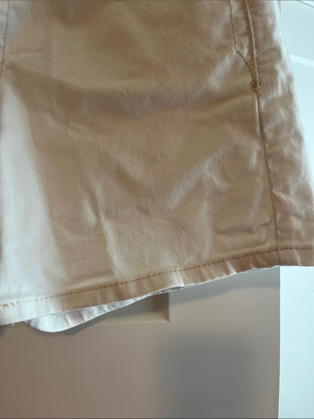Levi Brand Women's Cream Denim Shorts - Classic High-Rise Style - Picture 8 of 10